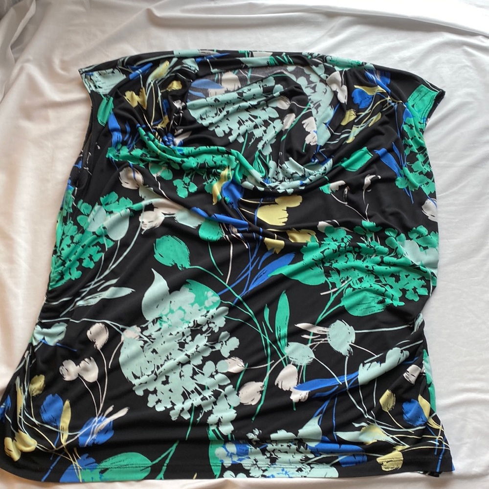 Women's Floral Pattern Sleeveless Dress Shirt